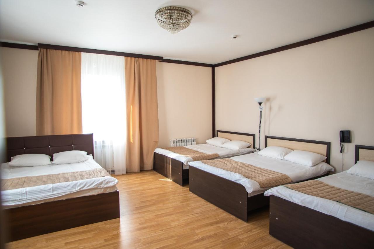 Budget Hotel Victoriya Tjoemen Buitenkant foto