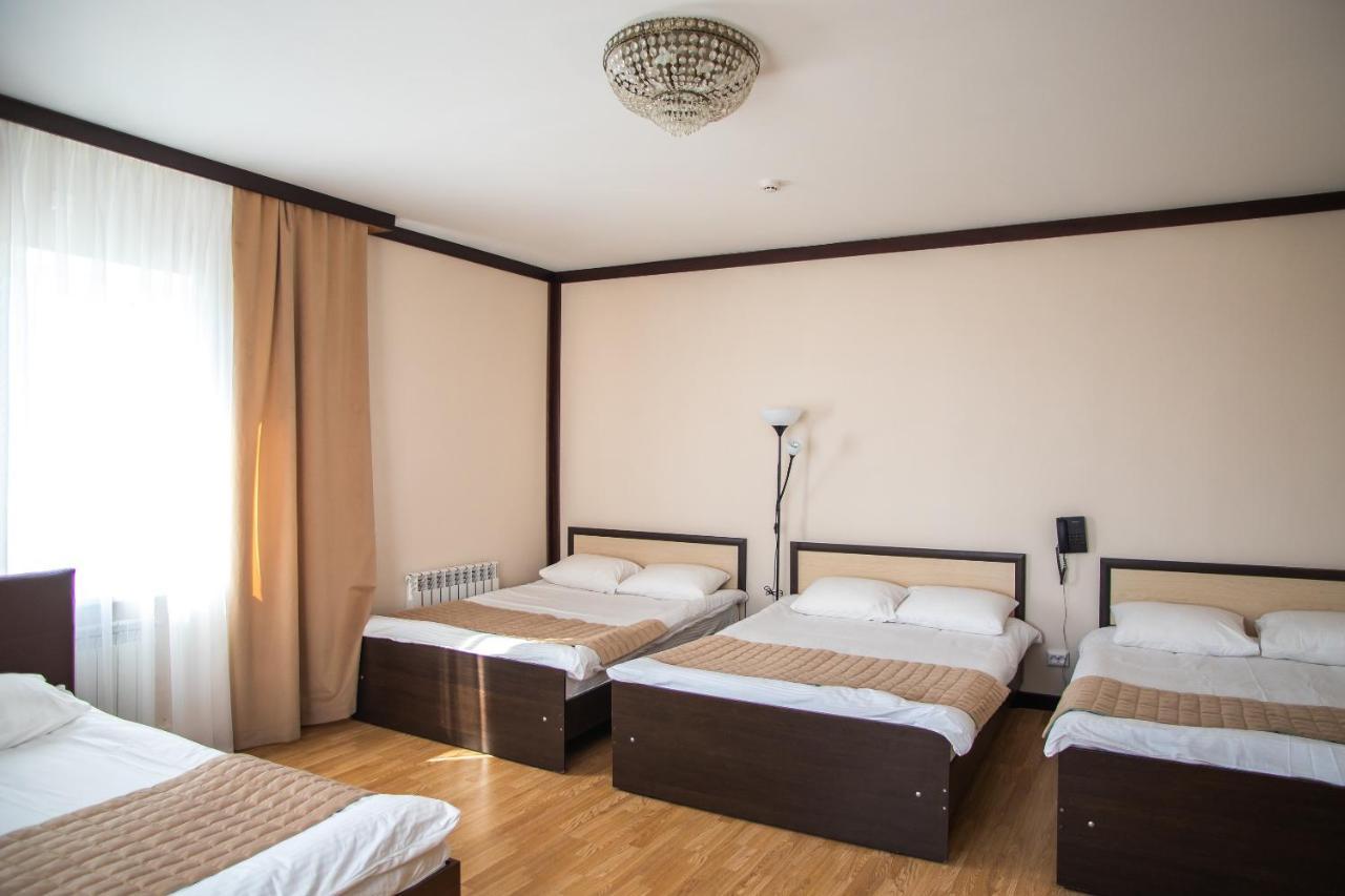 Budget Hotel Victoriya Tjoemen Buitenkant foto