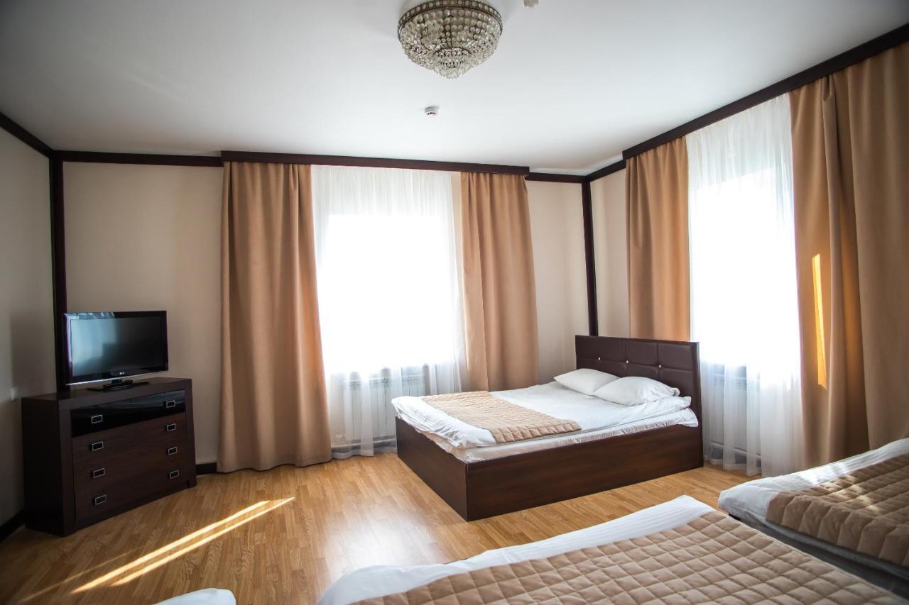 Budget Hotel Victoriya Tjoemen Buitenkant foto